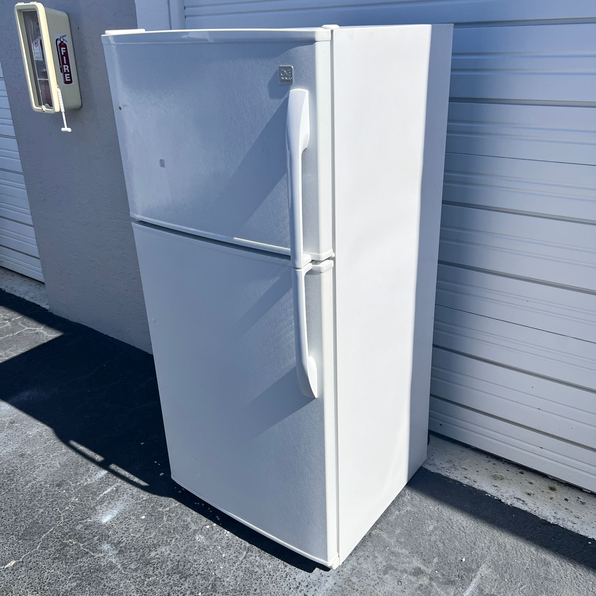 Daewoo Top and Bottom Refrigerator