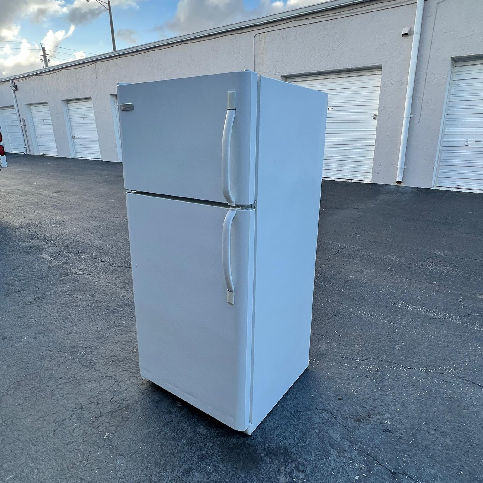 Frigidaire Top and Bottom Refrigerator with Icemaker