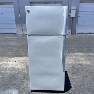 GE Fridge with Icemaker