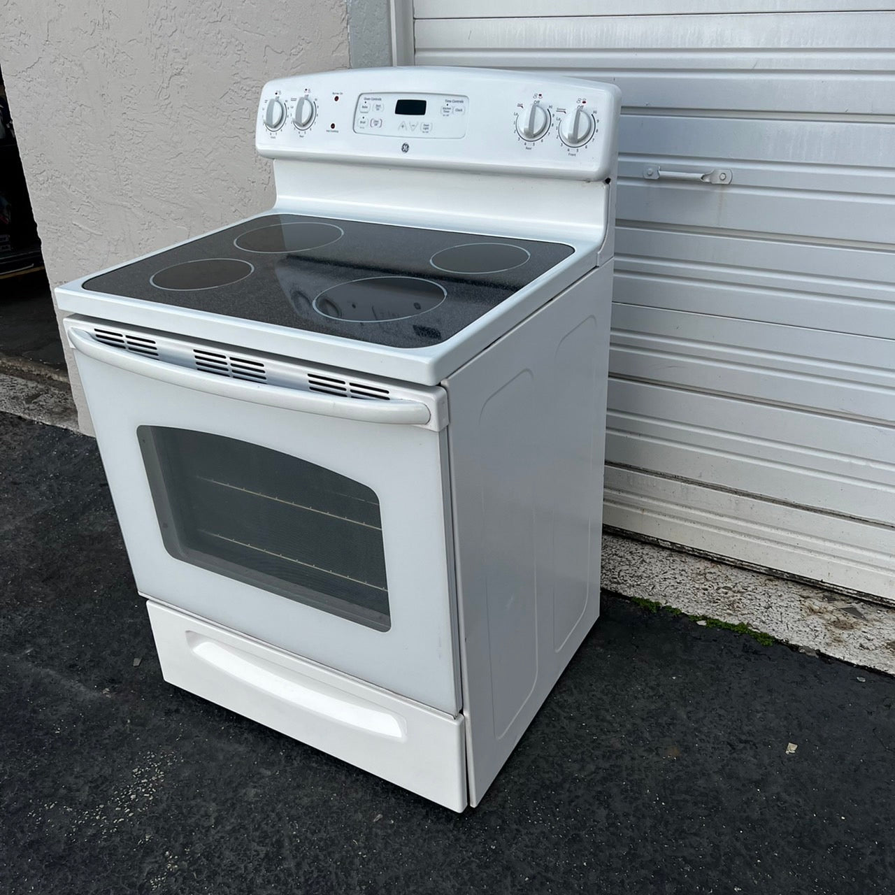 GE Electric Stove