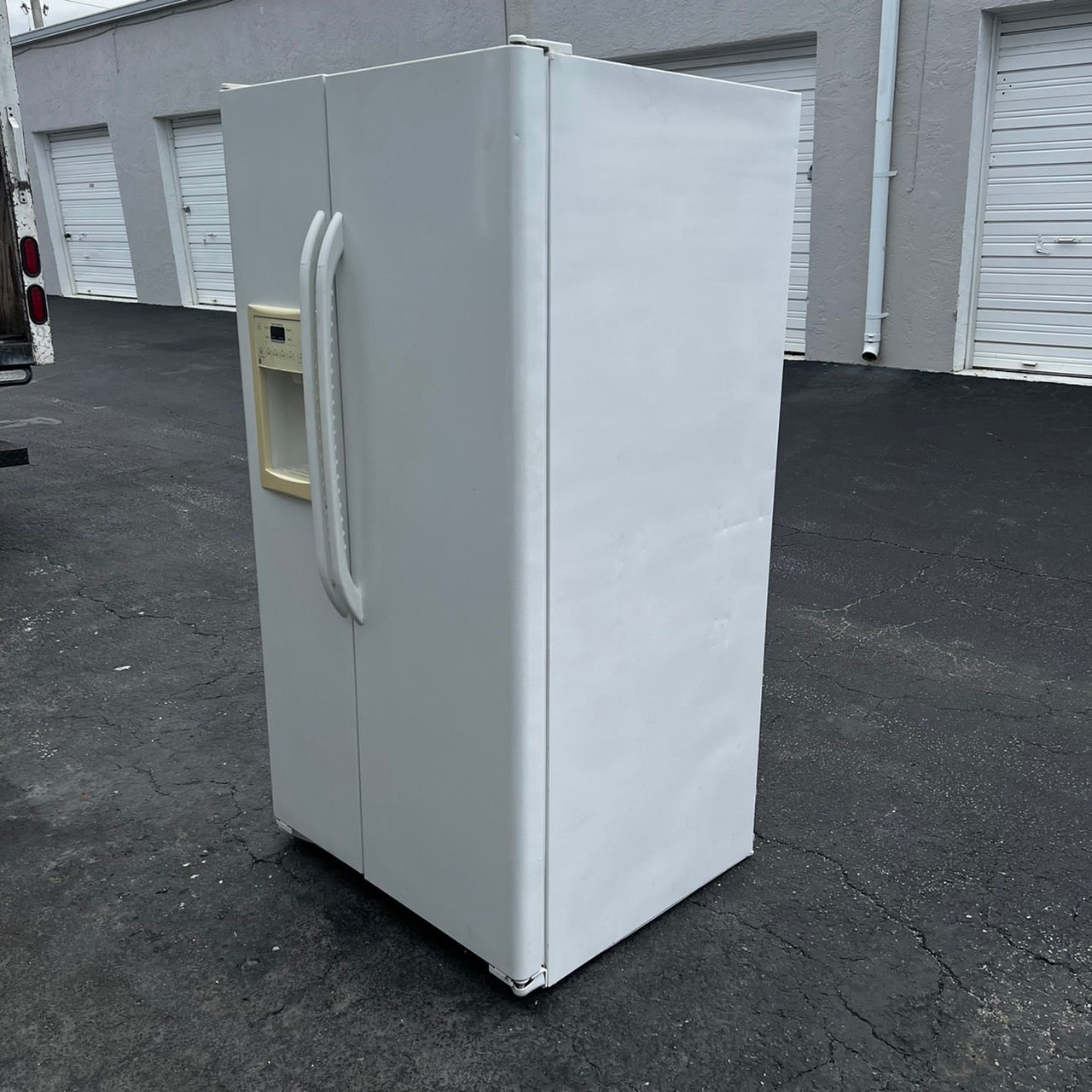 GE Side by Side Refrigerator