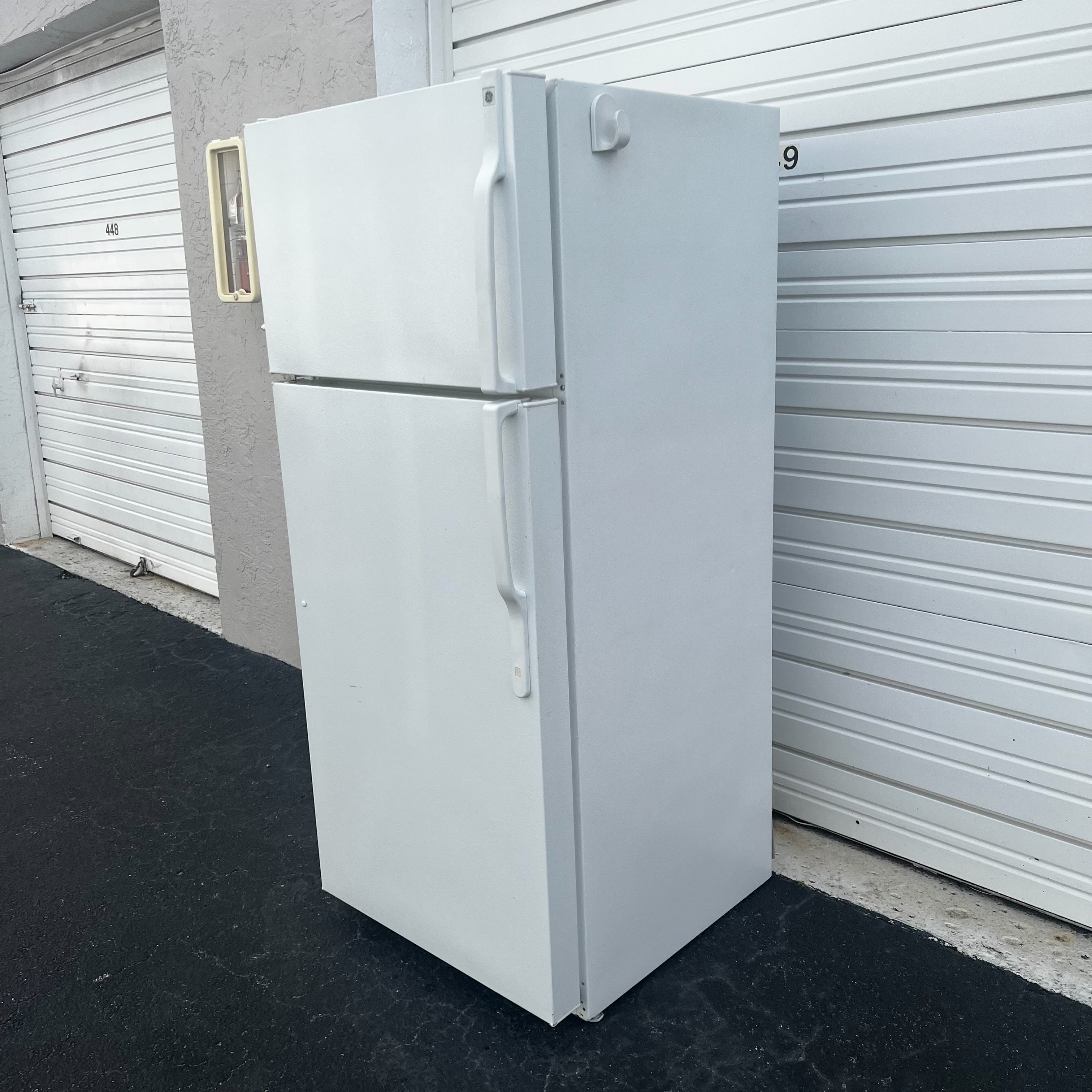 GE Top and Bottom Refrigerator