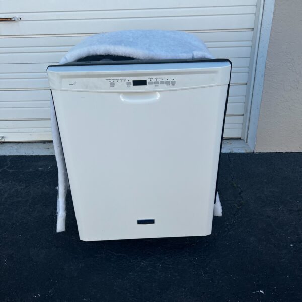 Maytag 24" Dishwasher. 1 year old. LIKE NEW!