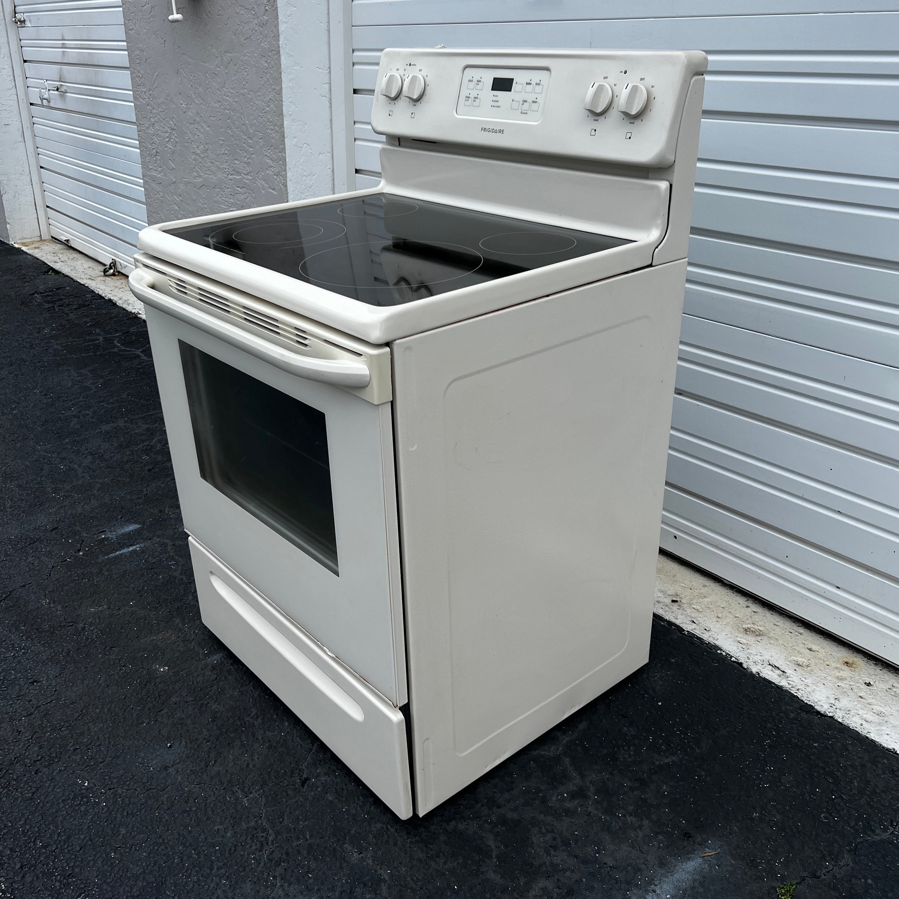 Frigidaire Electric Stove