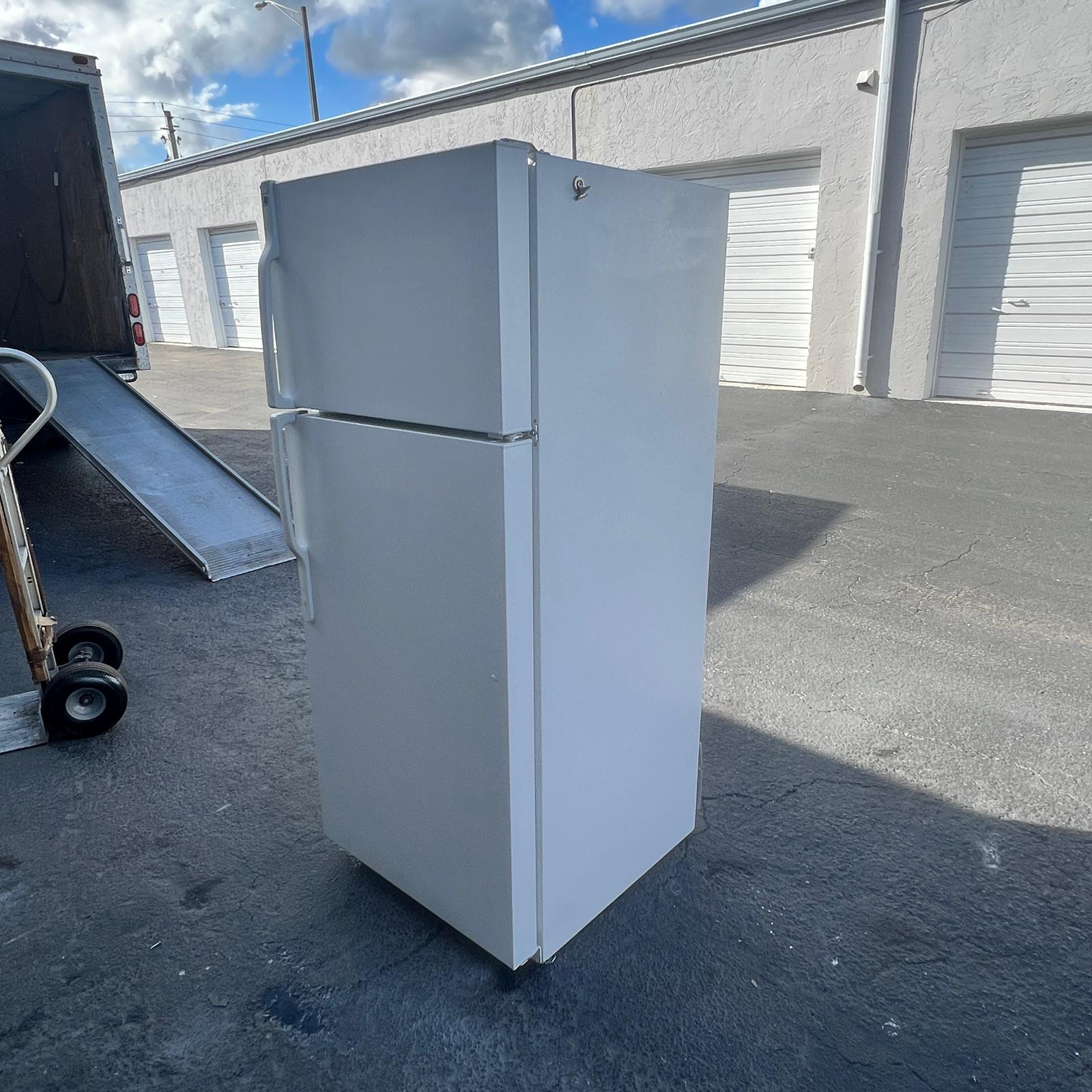 GE Top and Bottom Refrigerator