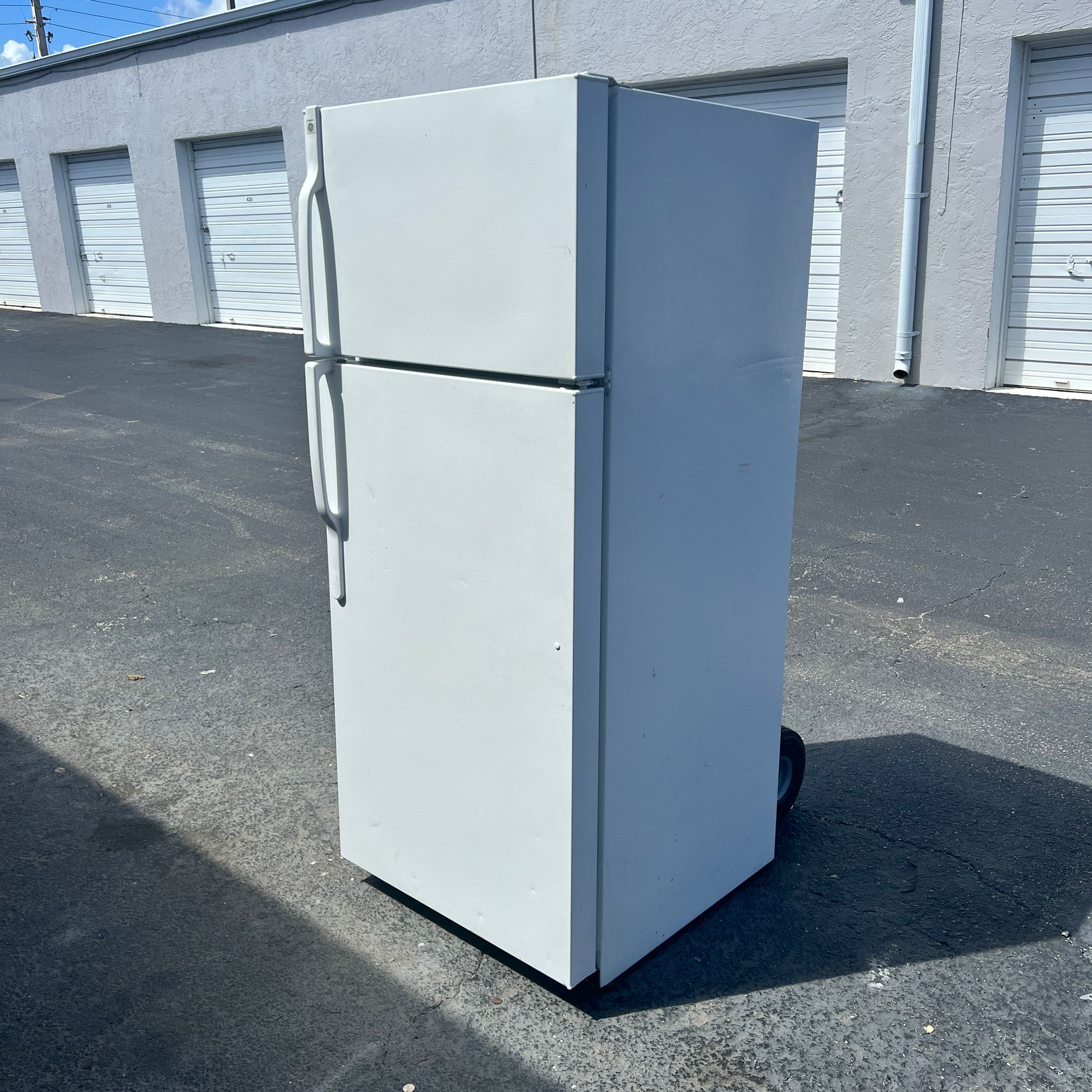 GE Top and Bottom Refrigerator