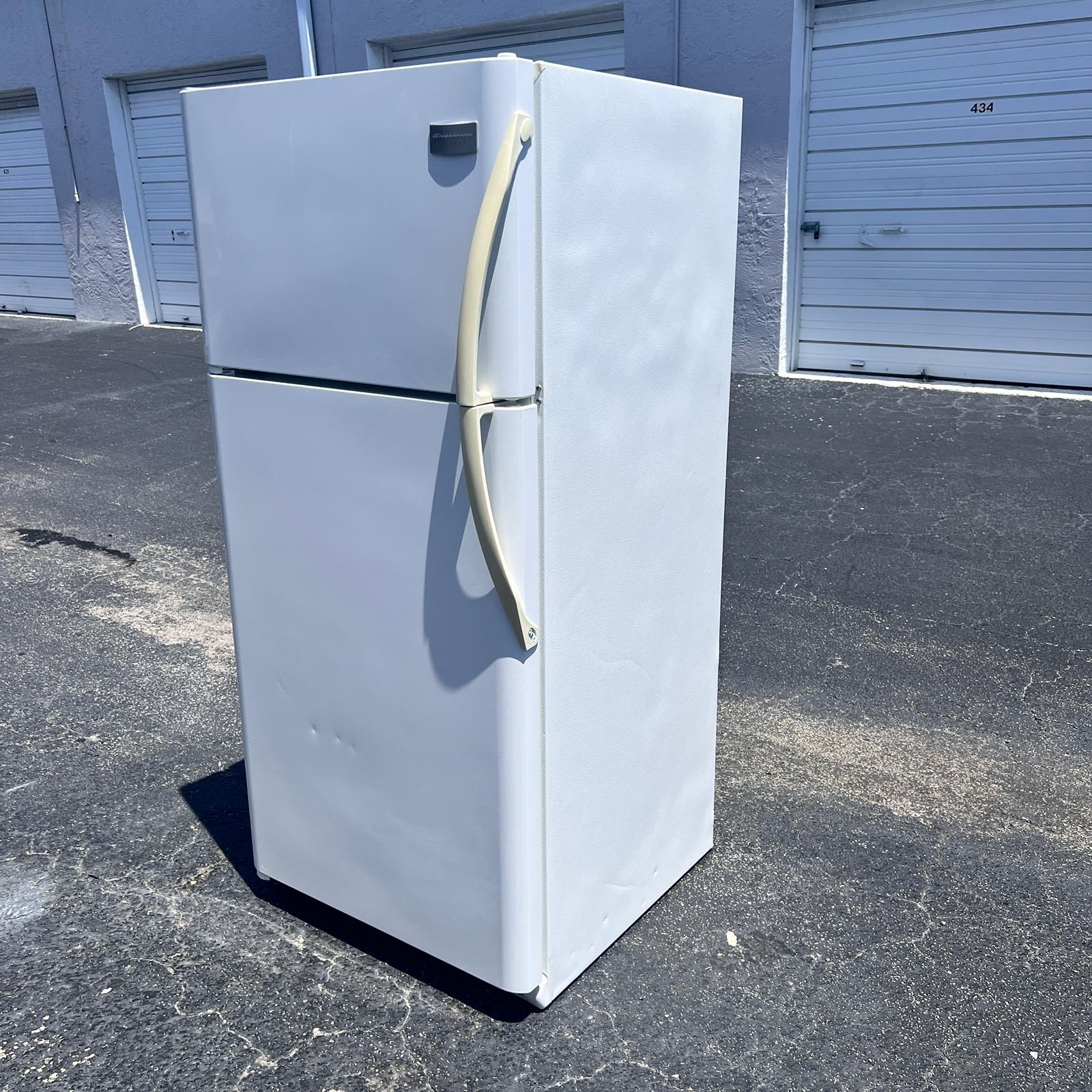 Frigidaire Top and Bottom Refrigerator with Ice maker