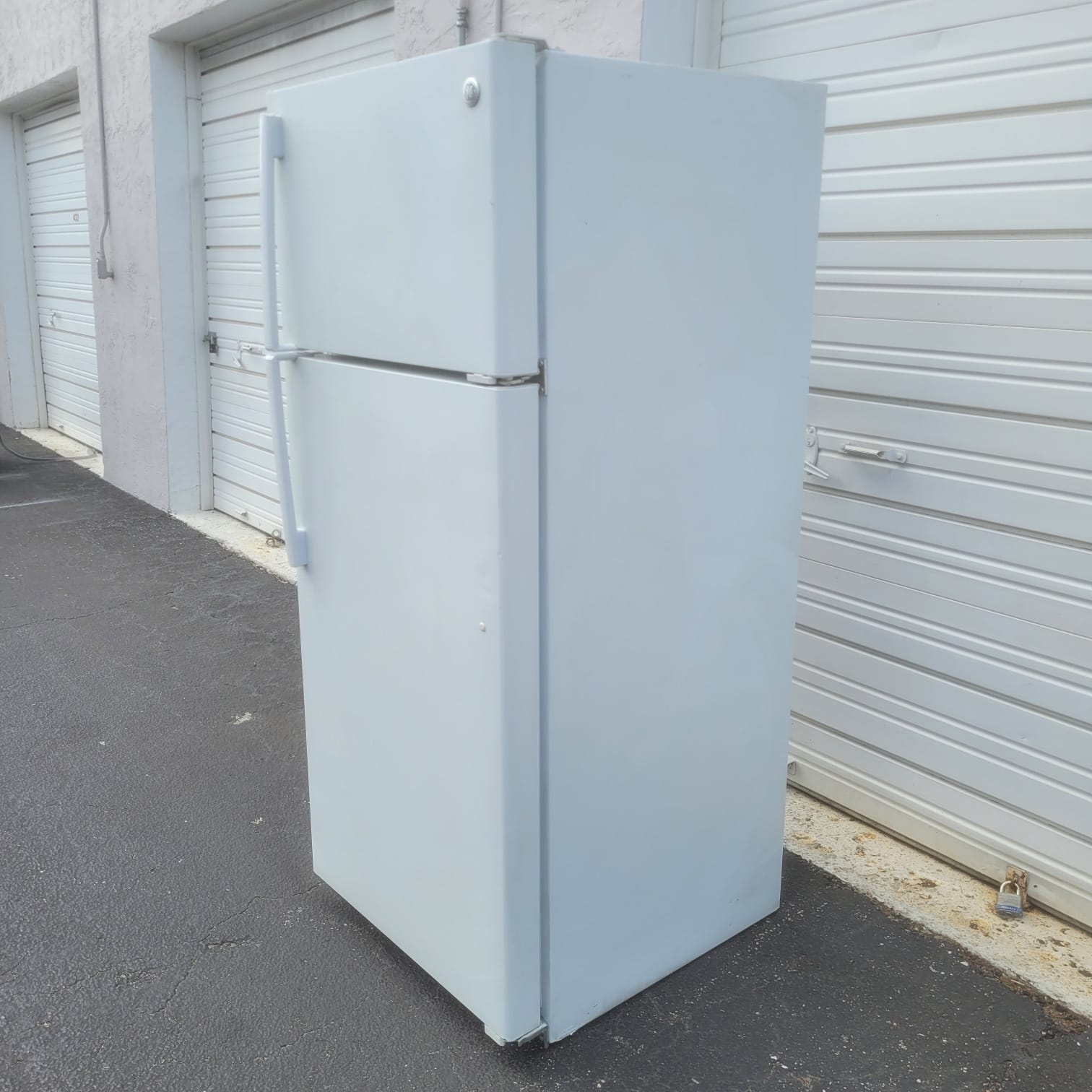 GE Top and Bottom Refrigerator