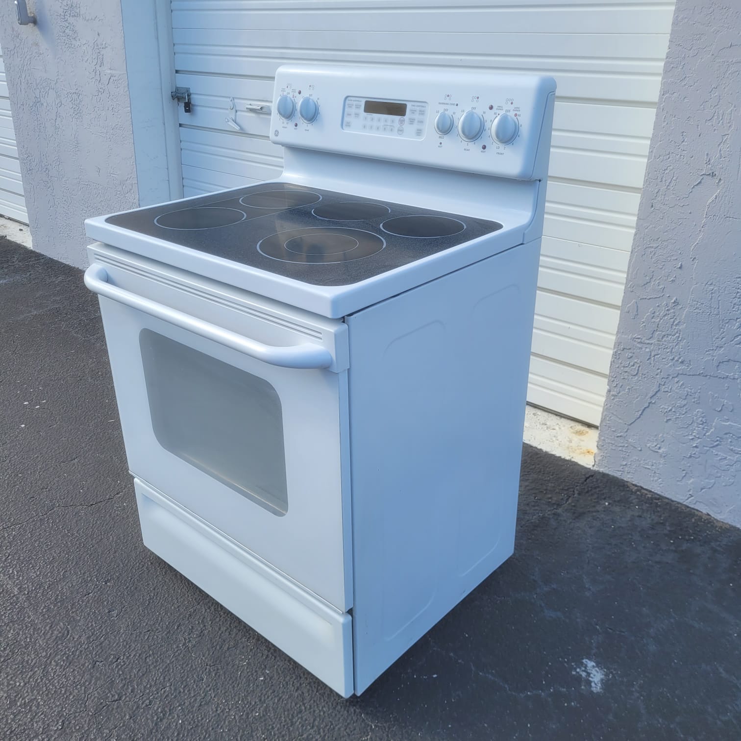 GE Electric Stove