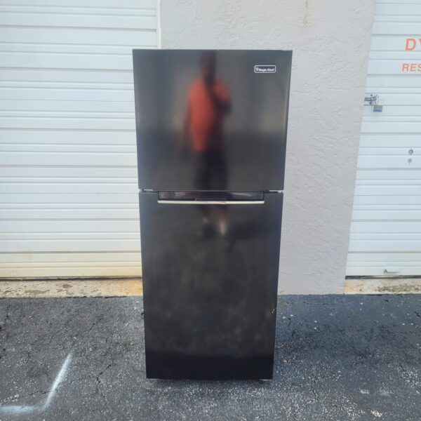 Magic-Chef-Black-Top-and-Bottom-Refrigerator