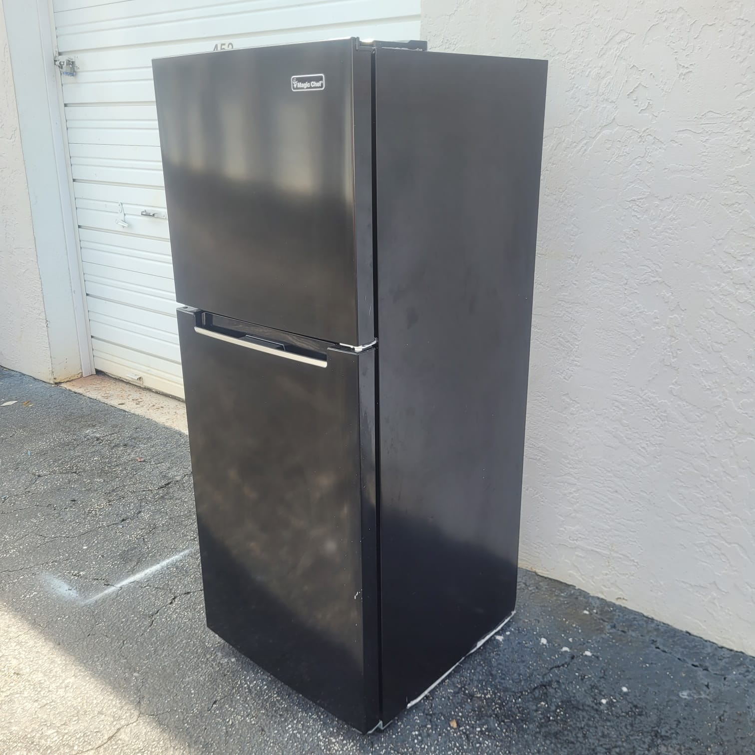 Magic Chef Black Top and Bottom Refrigerator