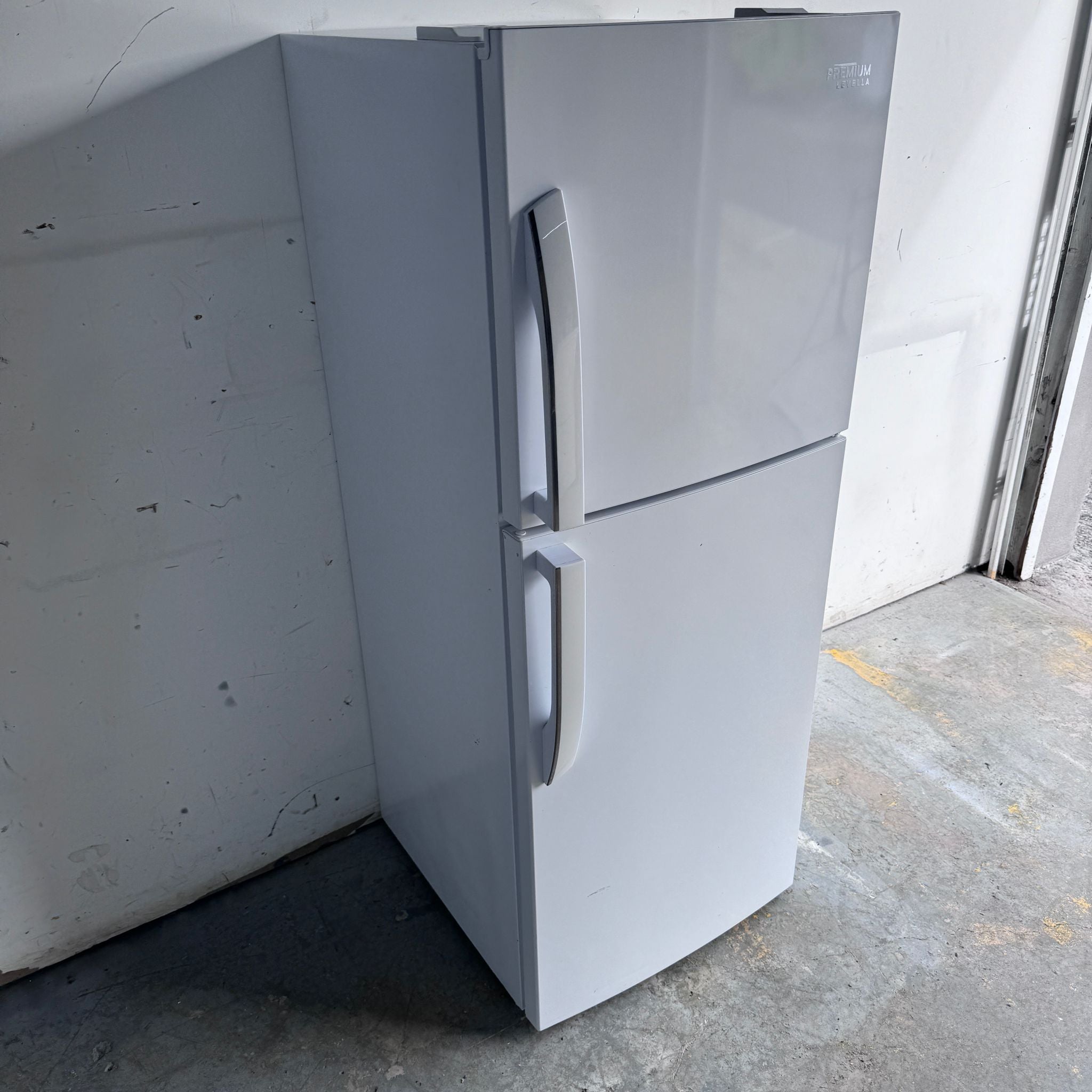 Premium Levella 21" Top and Bottom Refrigerator