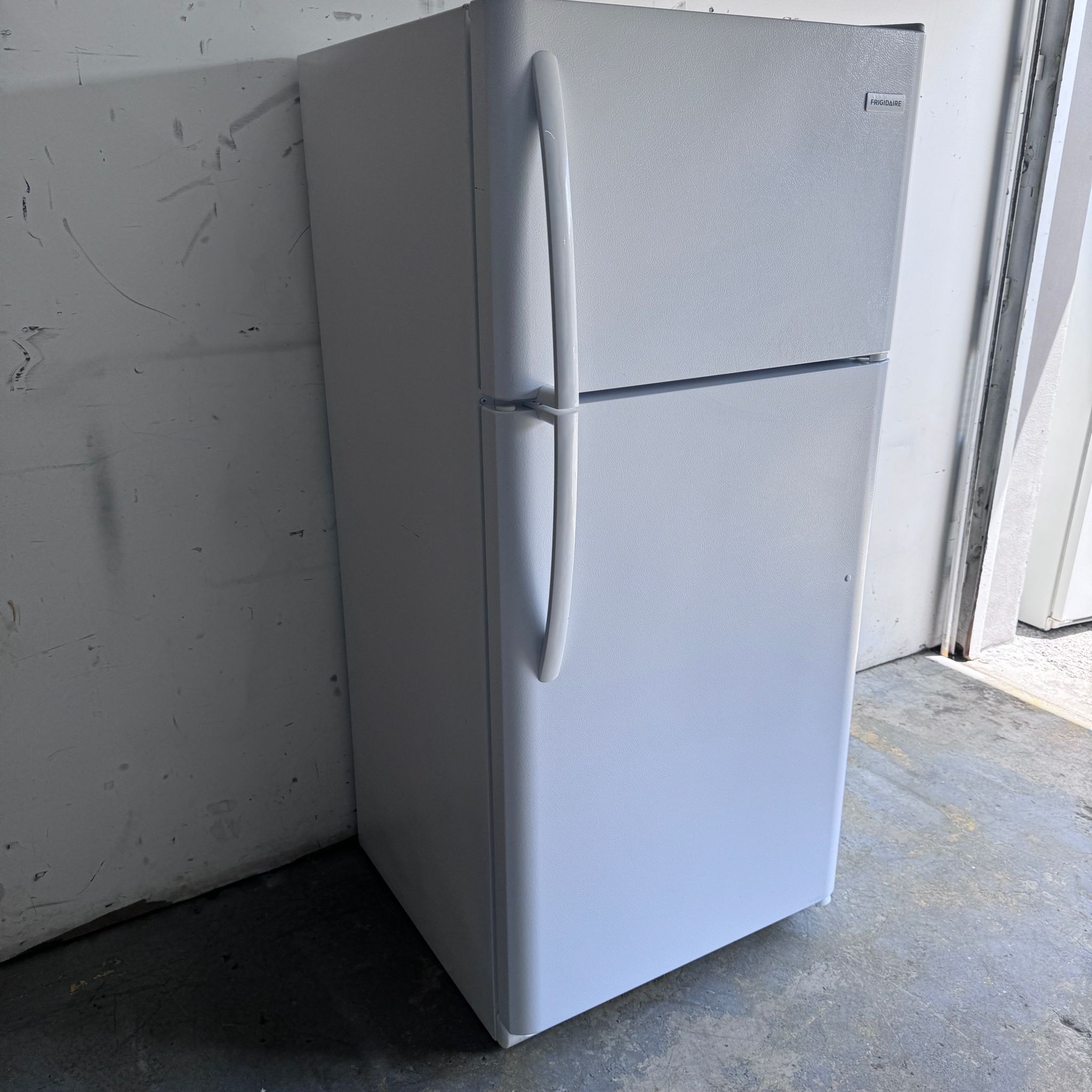 Frigidaire Top and Bottom Refrigerator with Ice maker