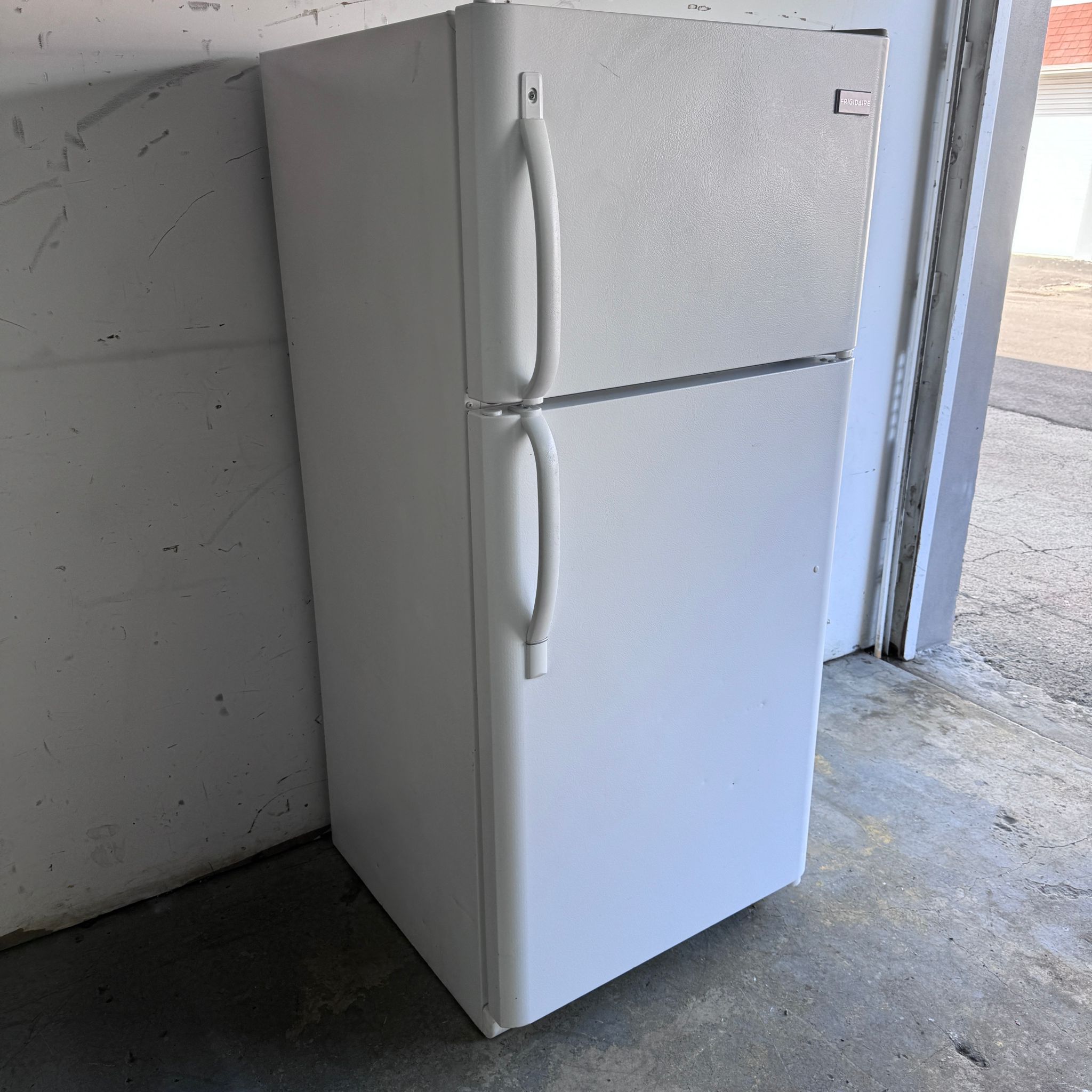 Frigidaire Top and Bottom Refrigerator