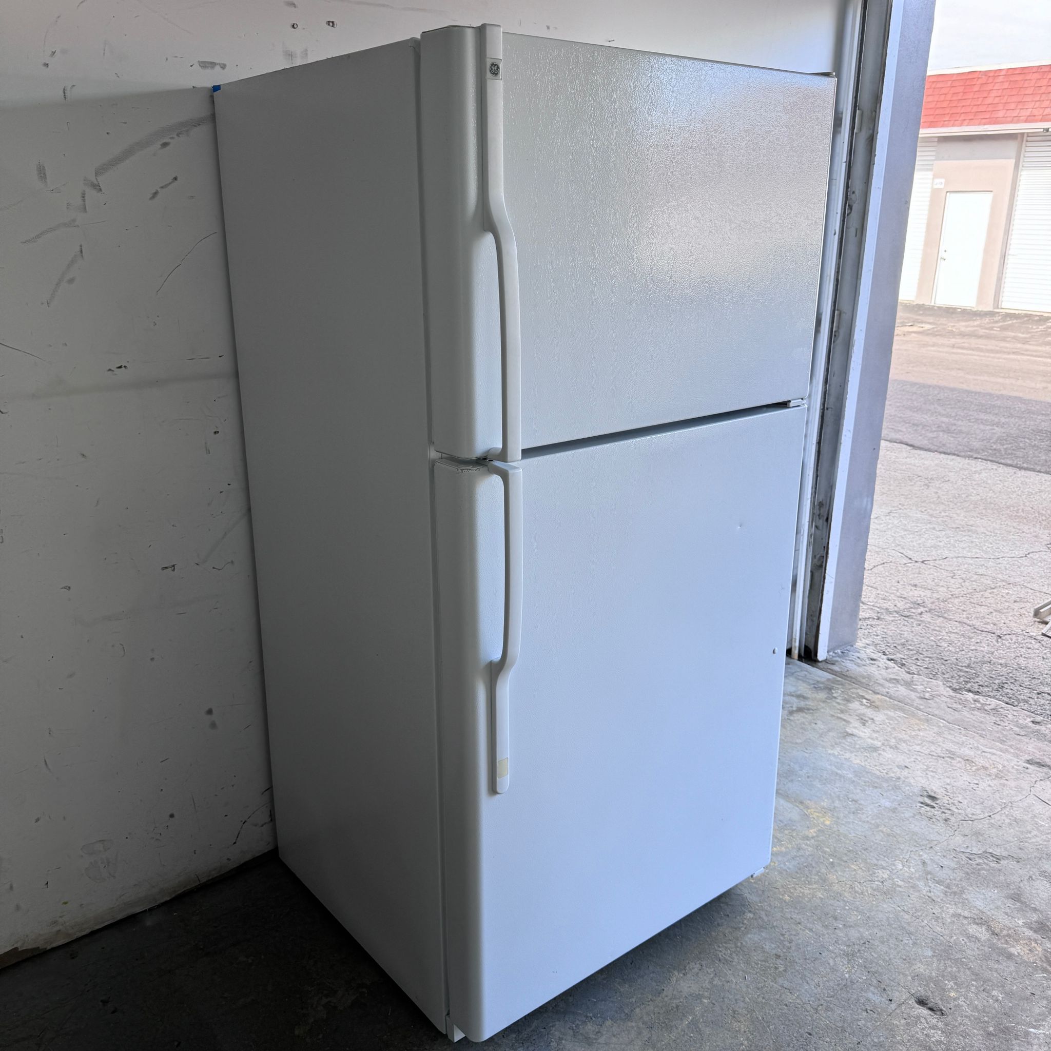 GE Top and Bottom Refrigerator