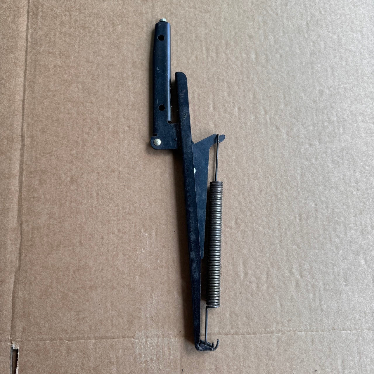 S__3915856 Frigidaire Range Oven Door Hinge right Side 316216501