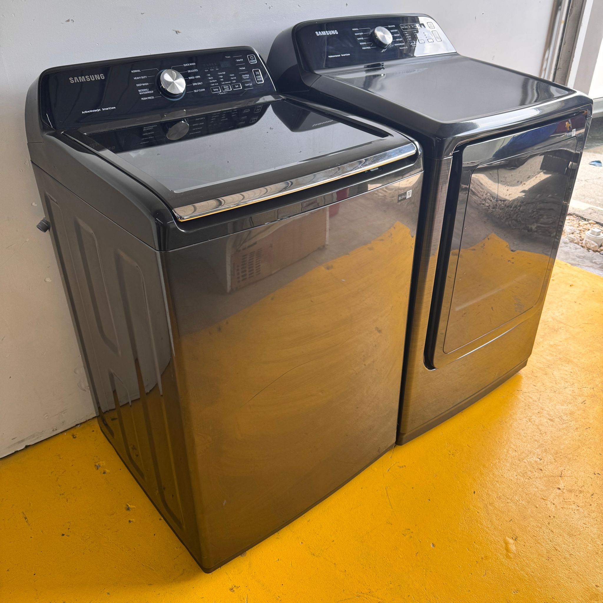 Samsung Washer and Dryer (Brushed Black)