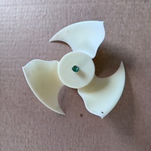 SAMSUNG Refrigerator Condenser Fan Blade DA31-00320A